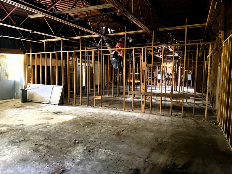 More Photos Of 3402 Richfield Rd, Flint Freestanding For Lease