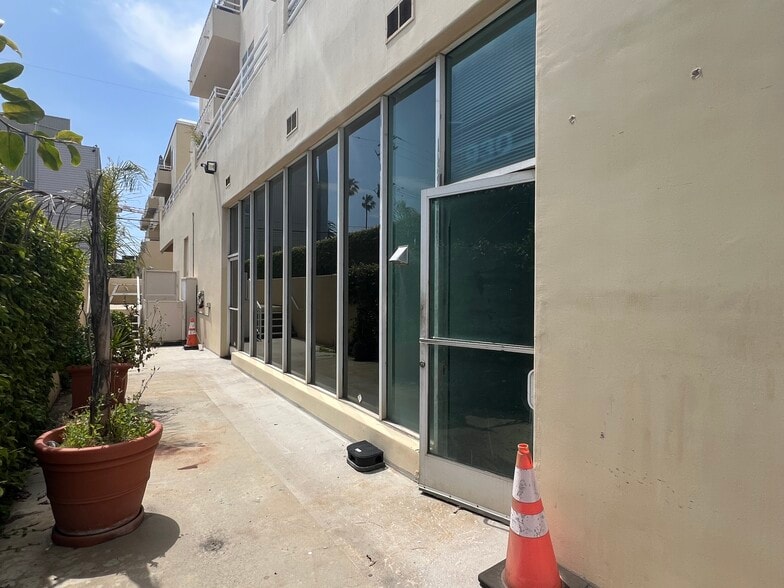 More Photos Of 902-914 Broadway, Santa Monica Unknown For Lease