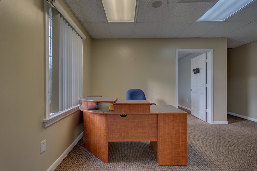 More Photos Of 4311 Appleton Ave NW, Roanoke Office For Lease