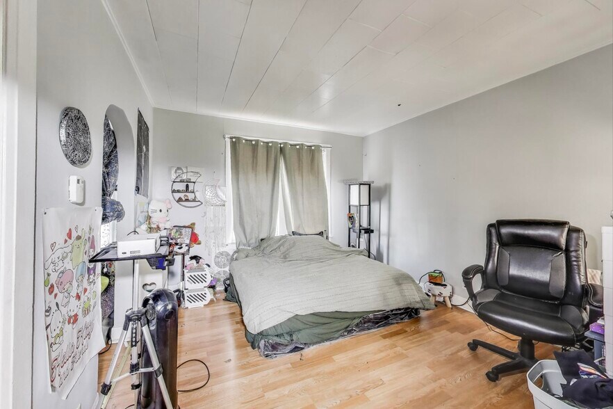 More Photos Of 2916 W 25th Pl, Chicago Multifamily For Sale