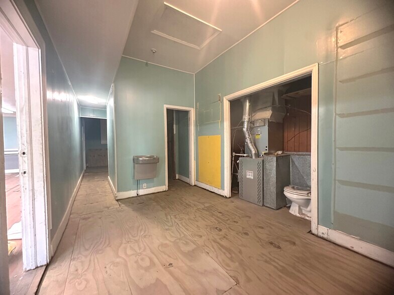 More Photos Of 2212 Lincoln St, Savannah Flex For Lease