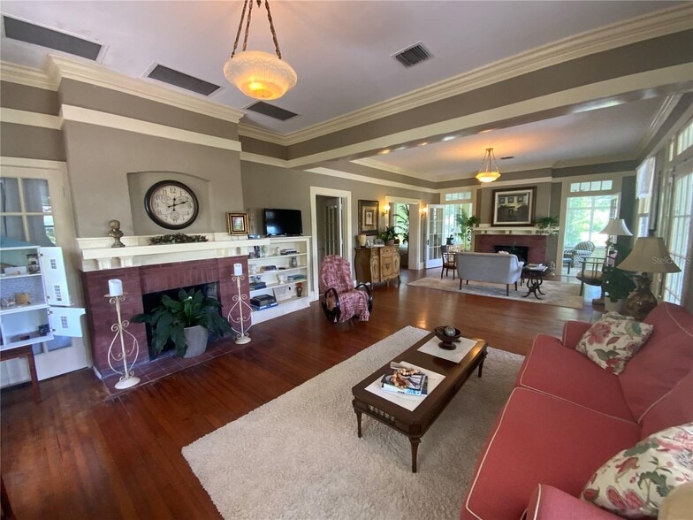 More Photos Of 606 E Oak St, Arcadia Hospitality For Sale