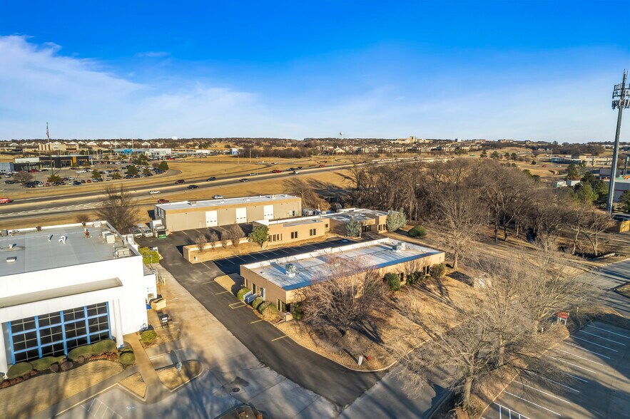 More Photos Of 3040 N Hemlock Cir, Broken Arrow Unknown For Lease