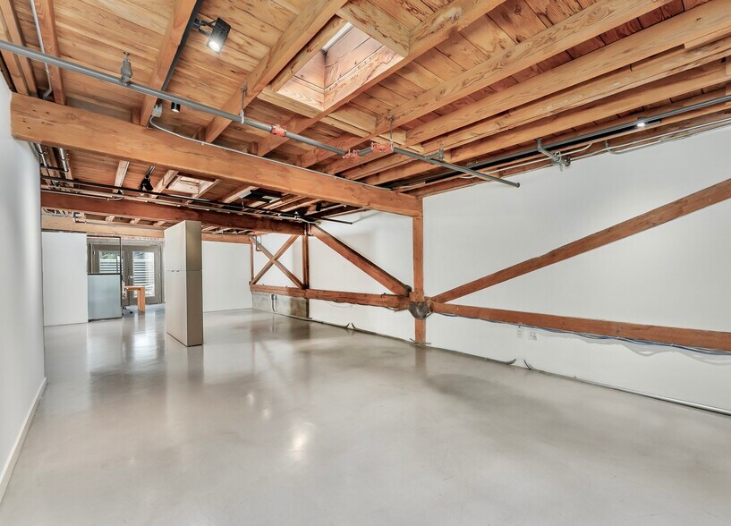 More Photos Of 1217-1221 18th St, Sacramento Storefront Retail Office For Lease