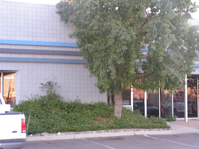 More Photos Of 701 W Deer Valley Rd, Phoenix Warehouse For Lease