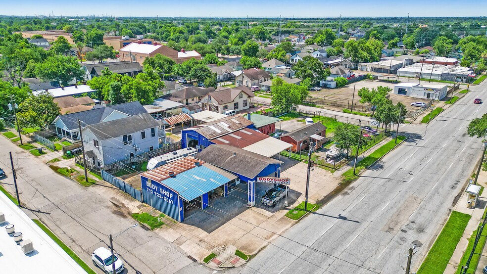 More Photos Of 1106 Wayside Dr, Houston Auto Repair For Sale