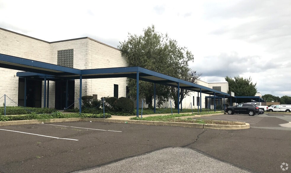 More Photos Of 2825-2845 Southampton Rd, Philadelphia Industrial For Sale