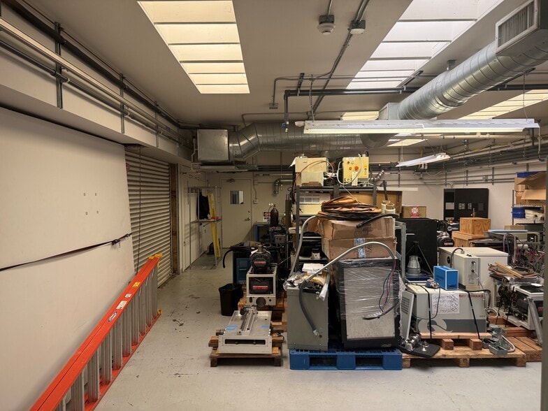 More Photos Of 323 N Nopal St, Santa Barbara Warehouse For Lease