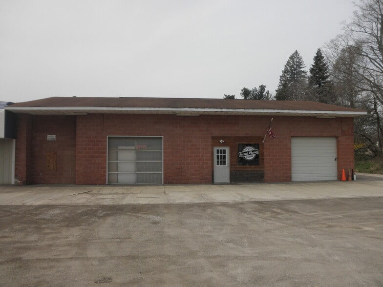 More Photos Of 2115-2121 SR 45, Austinburg Supermarket For Lease