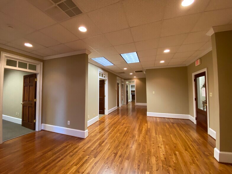 More Photos Of 217-219 E Washington St, Greenville Storefront Retail Office For Lease