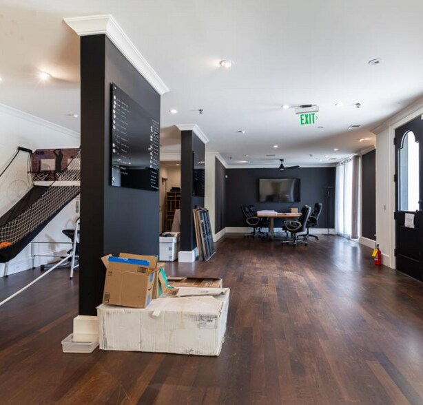 More Photos Of 425 Peachtree Hills Ave NE, Atlanta Freestanding For Sale