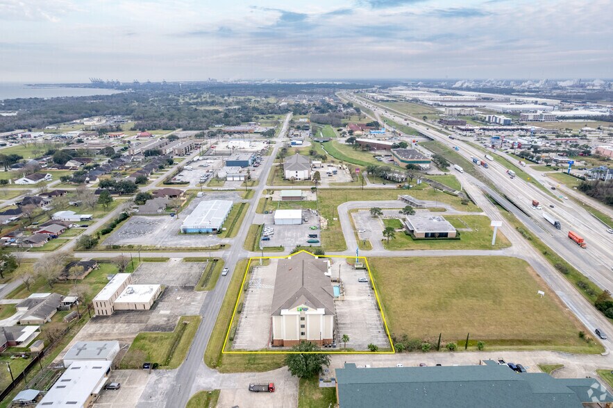 More Photos Of 908 W G St, La Porte Hotel For Sale