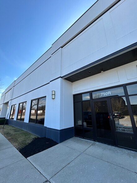 More Photos Of 750 Cross Pointe Rd, Gahanna Warehouse For Lease