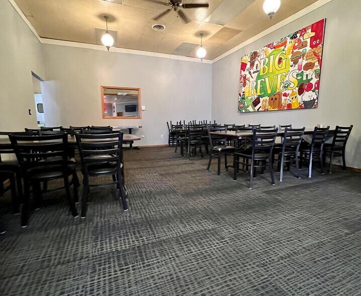 More Photos Of 1004 Main St, Manson General Retail For Sale