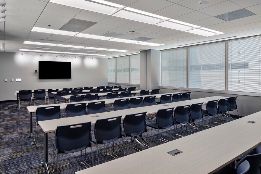 More Photos Of 1934 Old Gallows Rd, Vienna Office For Lease