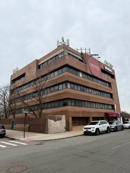 More Photos Of 163-03 Horace Harding Expy, Fresh Mdws, Fresh Meadows Medical For Sale