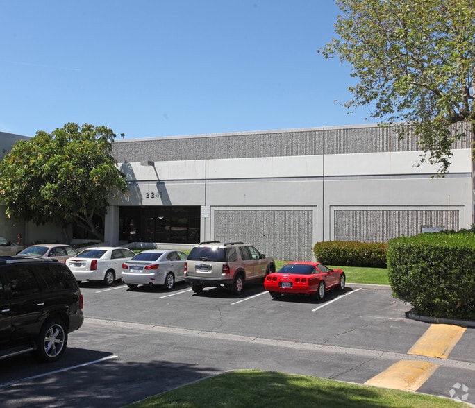 Primary Photo Of 2241 Madera Rd, Simi Valley Warehouse For Lease