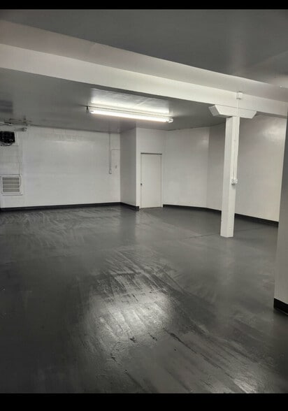 More Photos Of 3503 W Clearwater Ave, Kennewick Storefront For Sale