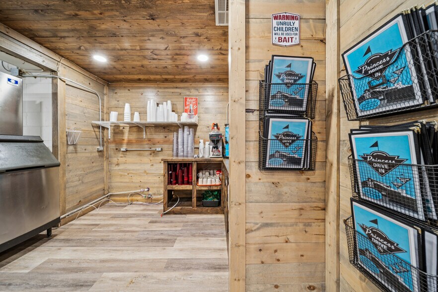 More Photos Of 29301 Hwy 82 Hwy, Park Hill Restaurant For Sale