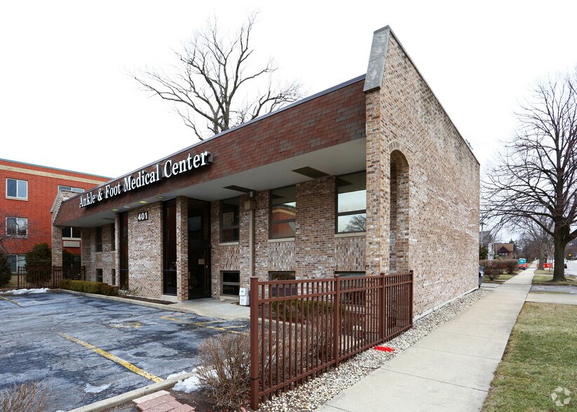 More Photos Of 401 N York St, Elmhurst Medical For Sale