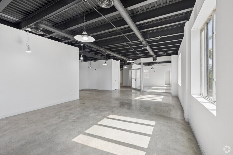 More Photos Of 420 Lincoln Rd, Miami Beach Loft Creative Space For Lease