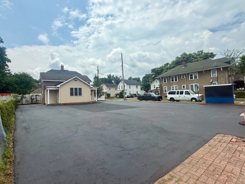 More Photos Of 337 Broadway, Kingston Freestanding For Lease