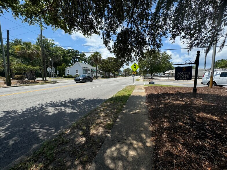 More Photos Of 1121 Boundary St, Beaufort Bank For Lease