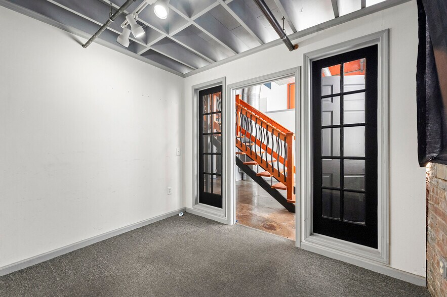 More Photos Of 949 W Marietta St NW, Atlanta Office For Sale