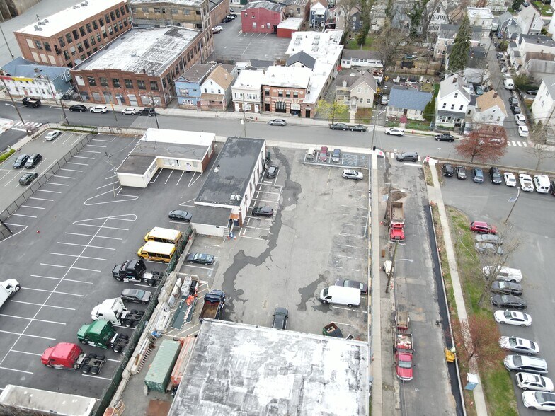 More Photos Of 585 Forest St, Orange Service For Lease