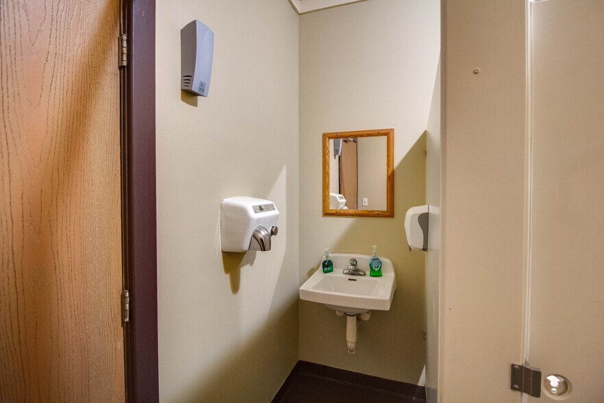 More Photos Of 15281 IL-109, Dow Specialty For Sale