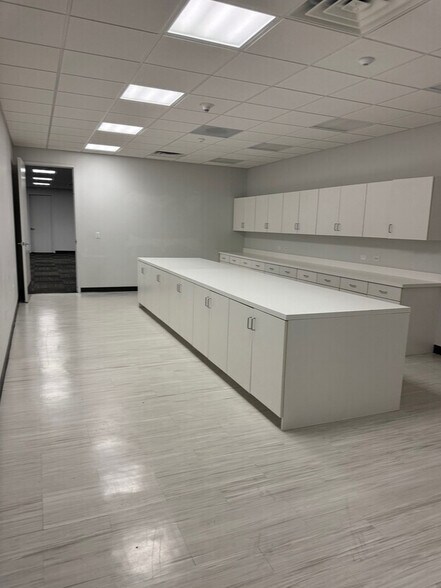 More Photos Of 2985 S Ridge Rd, Green Bay Medical For Lease