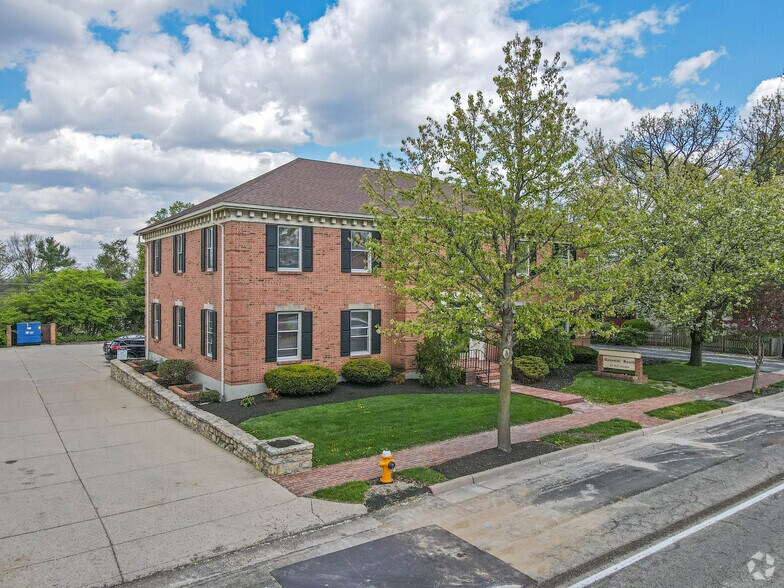 More Photos Of 93 W Franklin St, Centerville Office For Lease