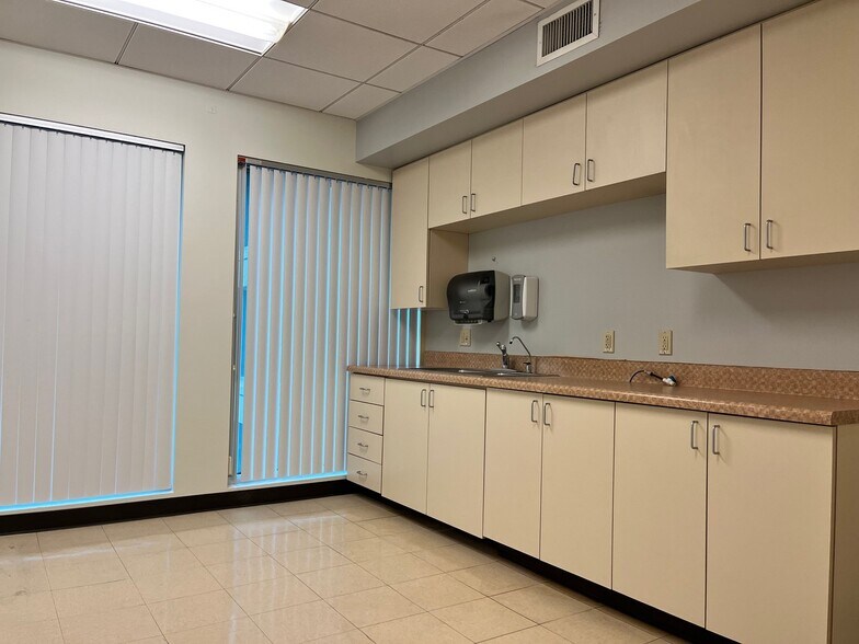 More Photos Of 2727 W Alameda Ave, Burbank Medical For Lease