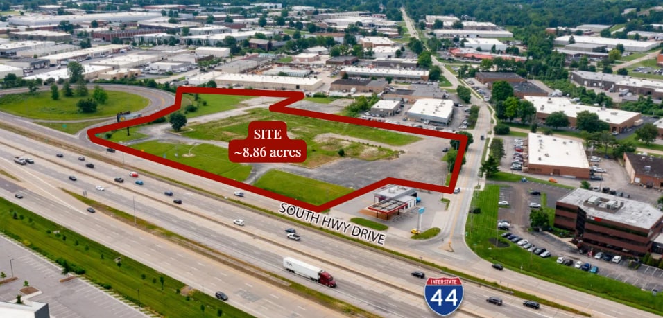 Primary Photo Of 800 S Highway Dr, Fenton Hotel For Sale