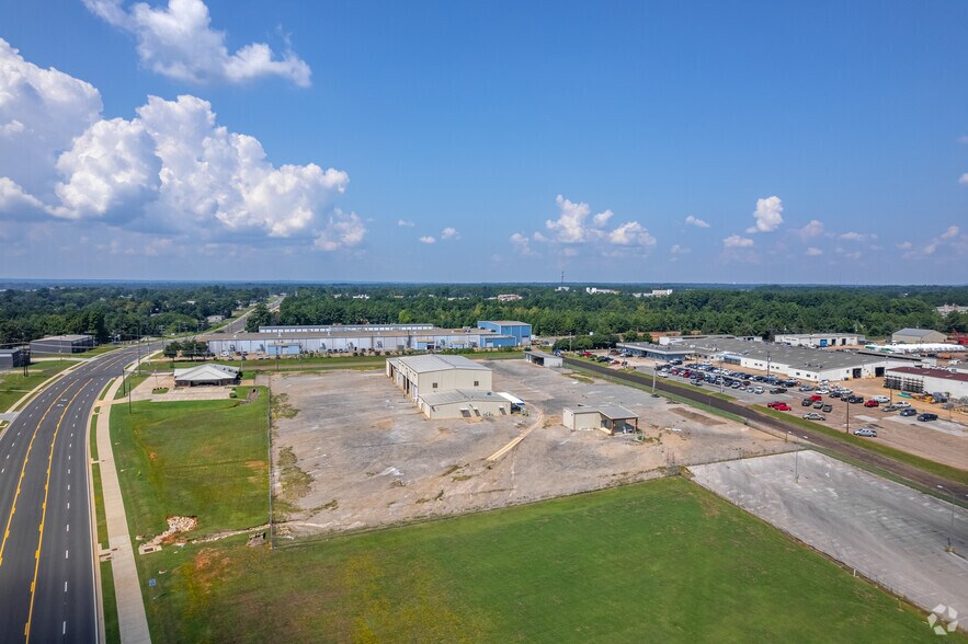 More Photos Of 851 W Harrison Rd, Longview Service For Lease