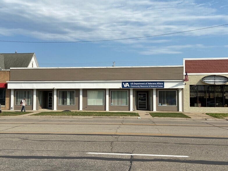 Primary Photo Of 1533-1535 1st Ave SE, Cedar Rapids Storefront Retail Office For Sale