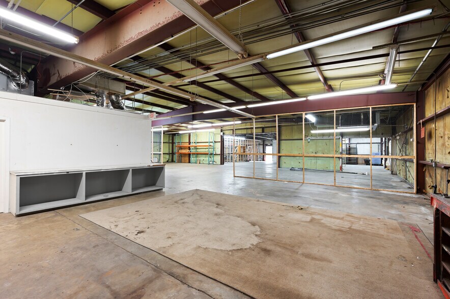 More Photos Of 616 Bay St, Brunswick Warehouse For Lease