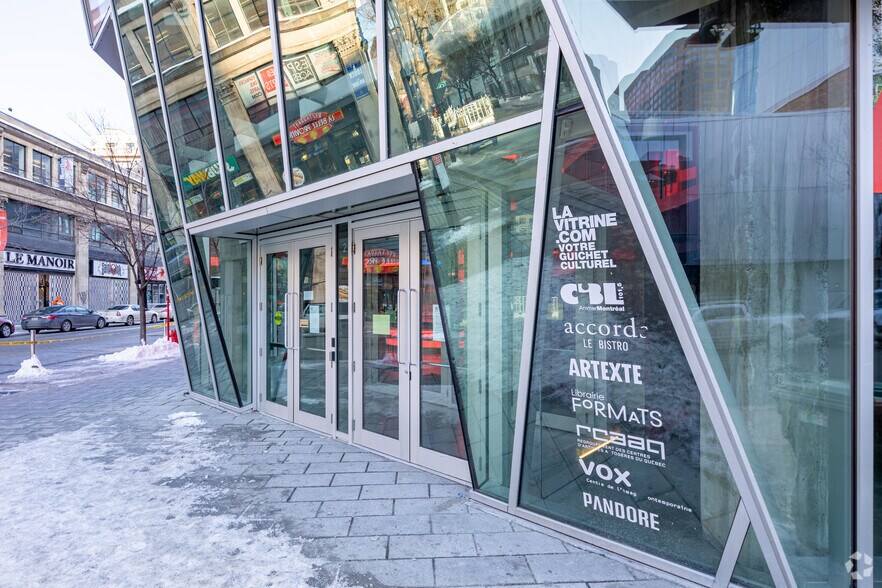 More Photos Of 22 Rue Ste-Catherine E, Montréal Office For Sale