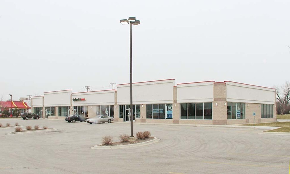 More Photos Of 865-895 Maplewood Dr, Itasca General Retail For Sale