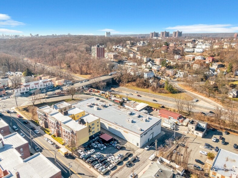 More Photos Of 16 Harrison Ave, Yonkers Warehouse For Lease