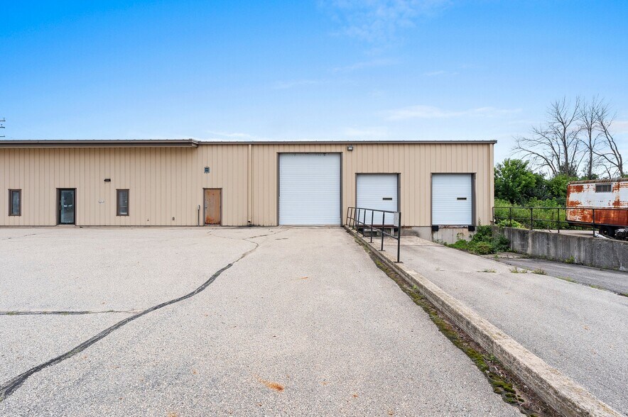 More Photos Of 1373 Kimberly Dr, Neenah Flex For Sale