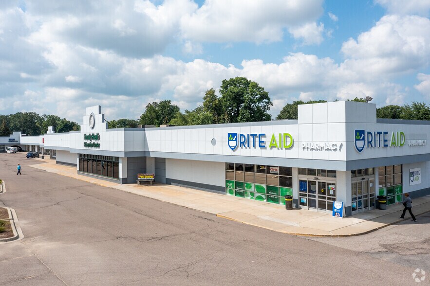 More Photos Of 19010-19230 Fort St, Riverview Unknown For Lease