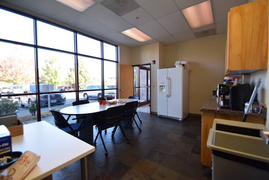More Photos Of 920 SW Emkay Dr, Bend Office For Lease