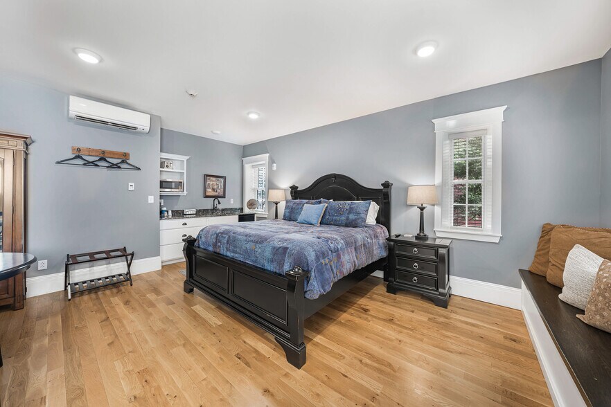 More Photos Of 208-210 Wharf St, Hermann Hospitality For Sale