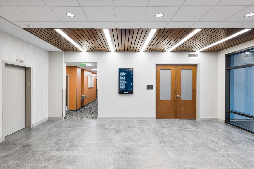 More Photos Of 7410 New La Grange Rd, Louisville Office For Lease