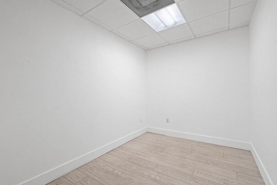 More Photos Of 6330 Manor Ln, South Miami Office For Lease