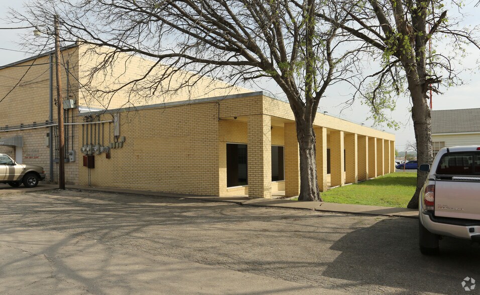 More Photos Of 107 E Avenue B, Killeen Loft Creative Space For Lease
