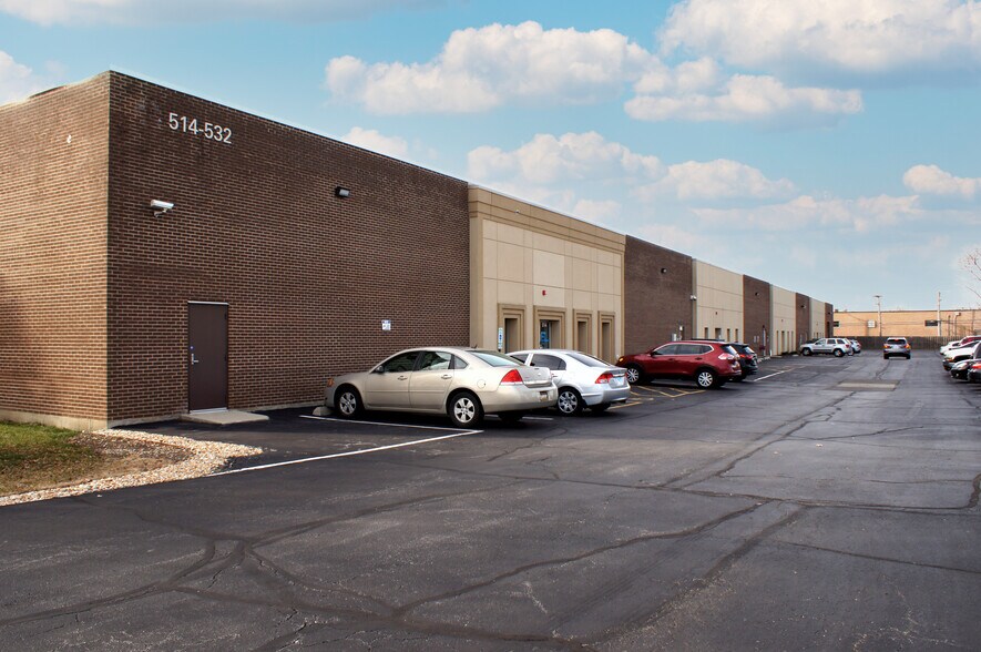 More Photos Of 514-532 S Hicks Rd, Palatine Warehouse For Lease