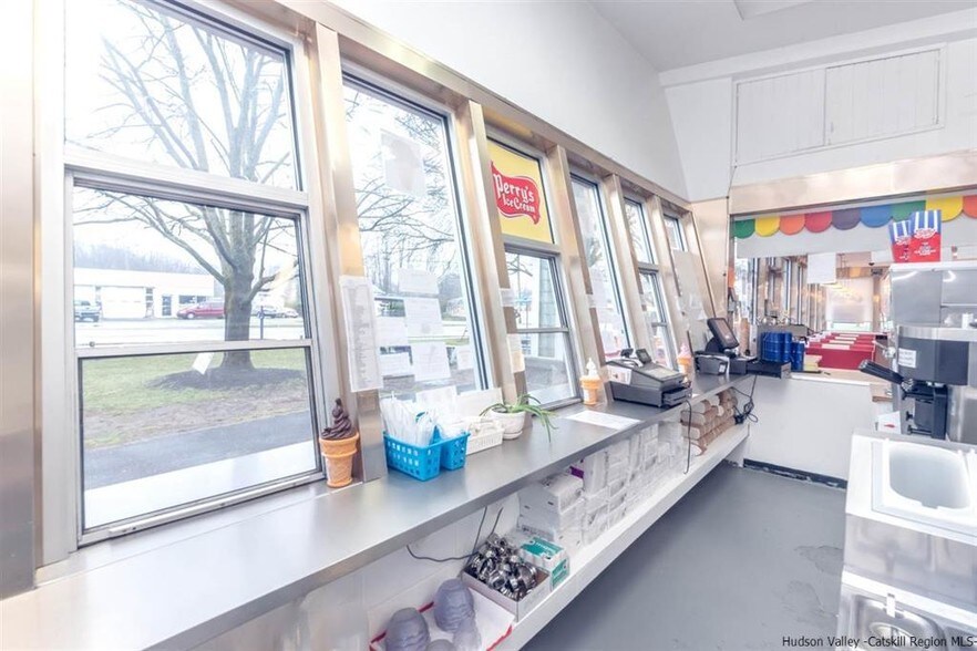 More Photos Of 90 Old Rt-9w, Port Ewen Restaurant For Sale