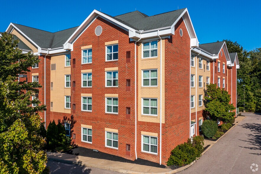 More Photos Of 6085 Enterprise Pky, Solon Hotel For Sale